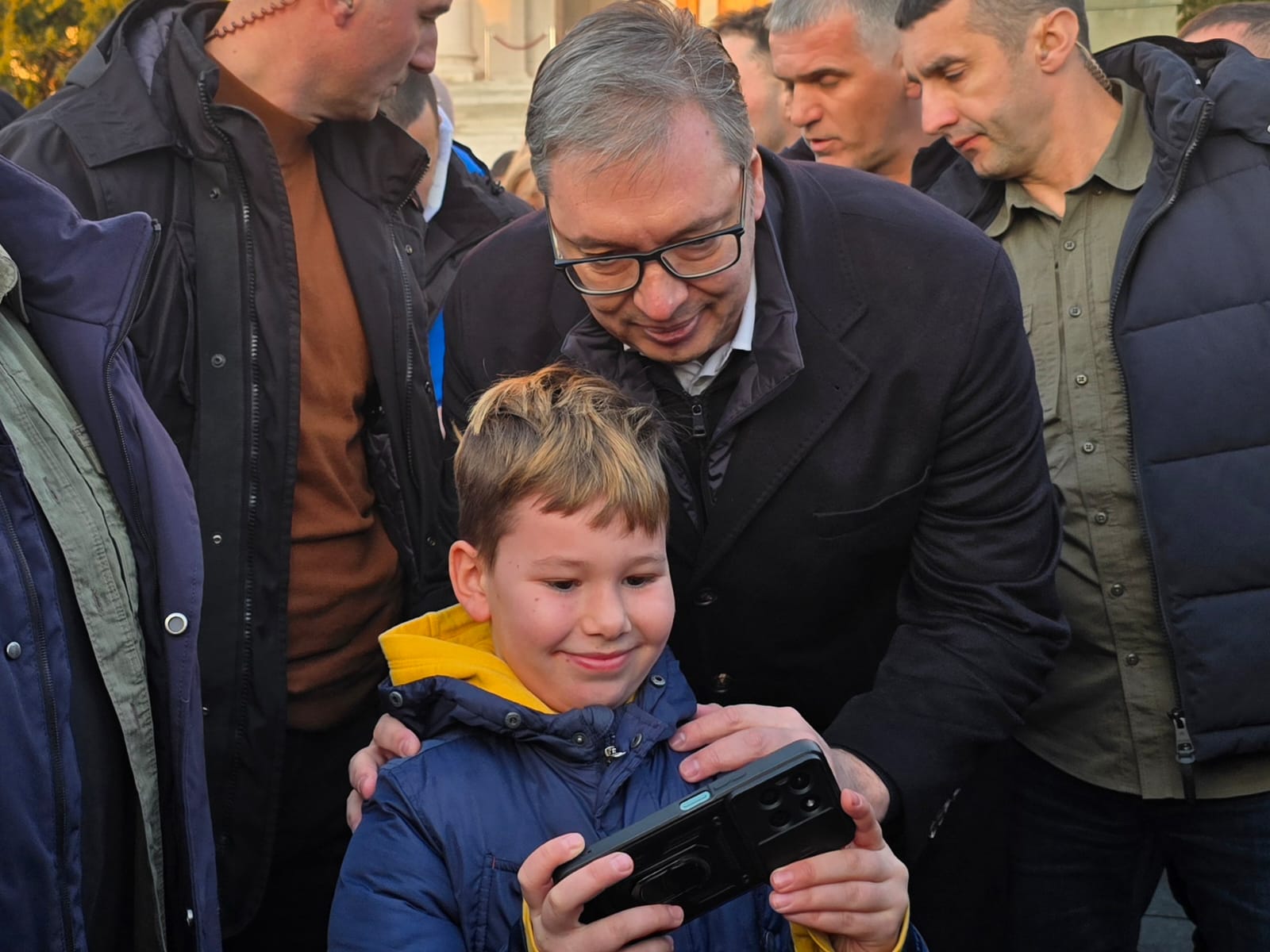 Председник Србије Александар Вучић изјавио је данас да очекује да Рафинерија почне у потпуности да ради до 17. или 19. јануара, као и да се до истека оперативне лиценце за НИС - 23. јануара договоре Руси и Мађари о куповини руског удела у НИС-у.