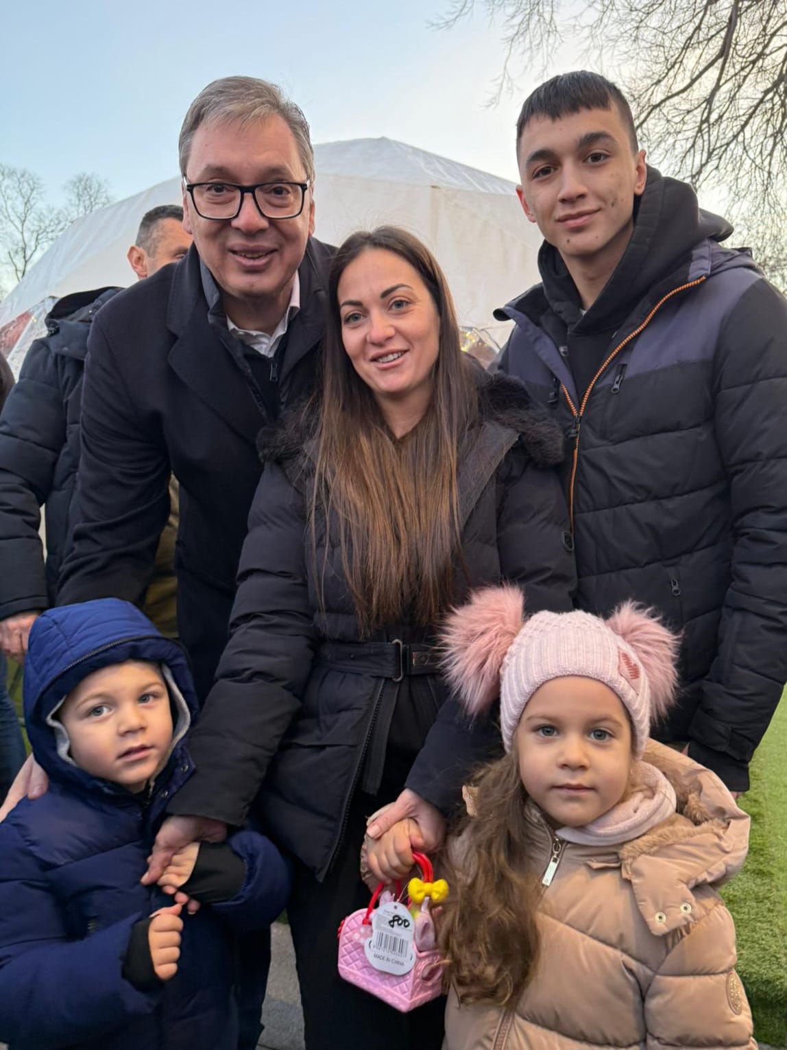 Председник Србије Александар Вучић изјавио је данас да очекује да Рафинерија почне у потпуности да ради до 17. или 19. јануара, као и да се до истека оперативне лиценце за НИС - 23. јануара договоре Руси и Мађари о куповини руског удела у НИС-у.