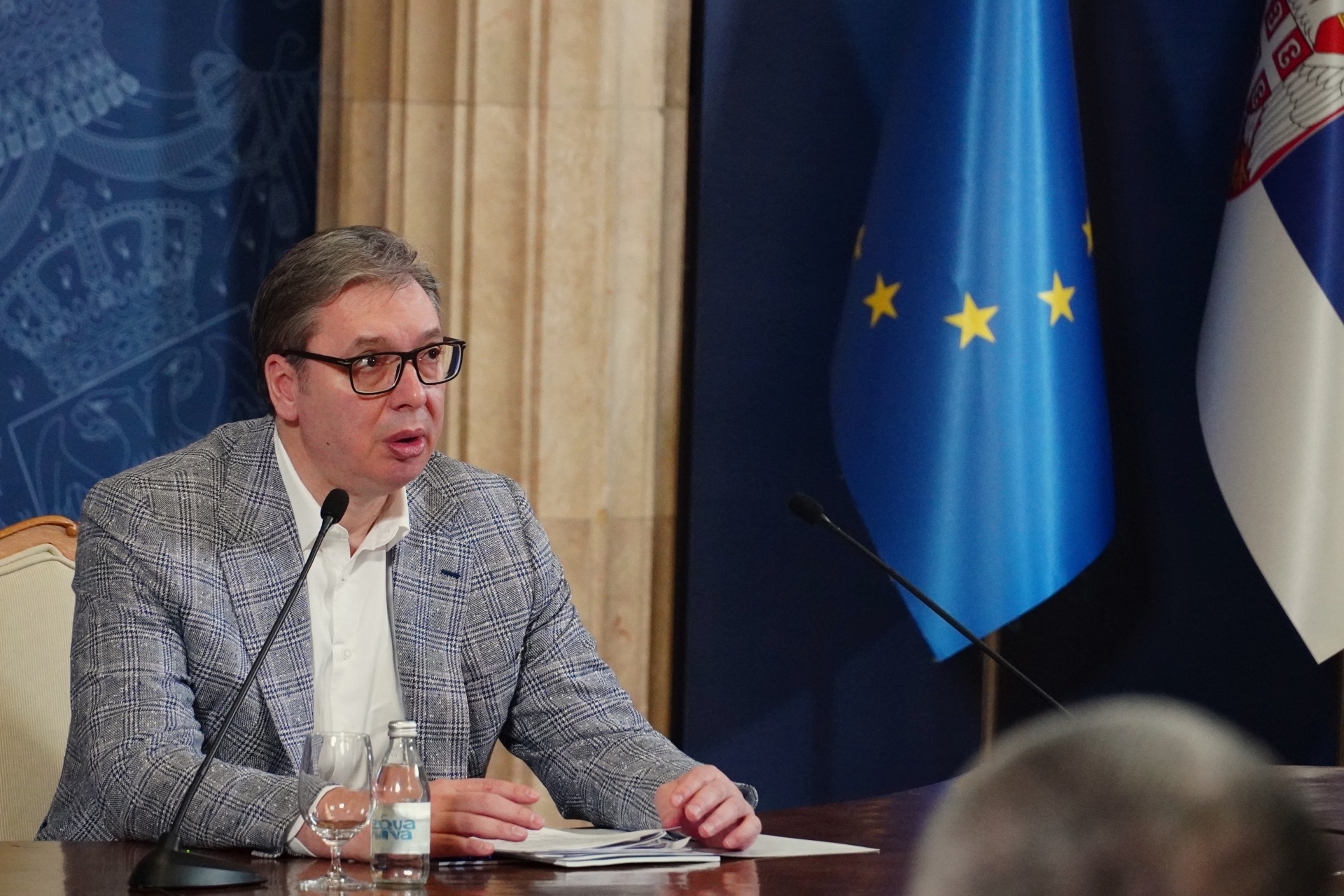 Председник Србије Александар Вучић изјавио је данас да Србија има сложену и комплексну позицију у региону југоисточне Европе и додао да највише забрињава даље наоружавање Приштине, супротно повељи УН и Резолуцији СБ УН 1244.