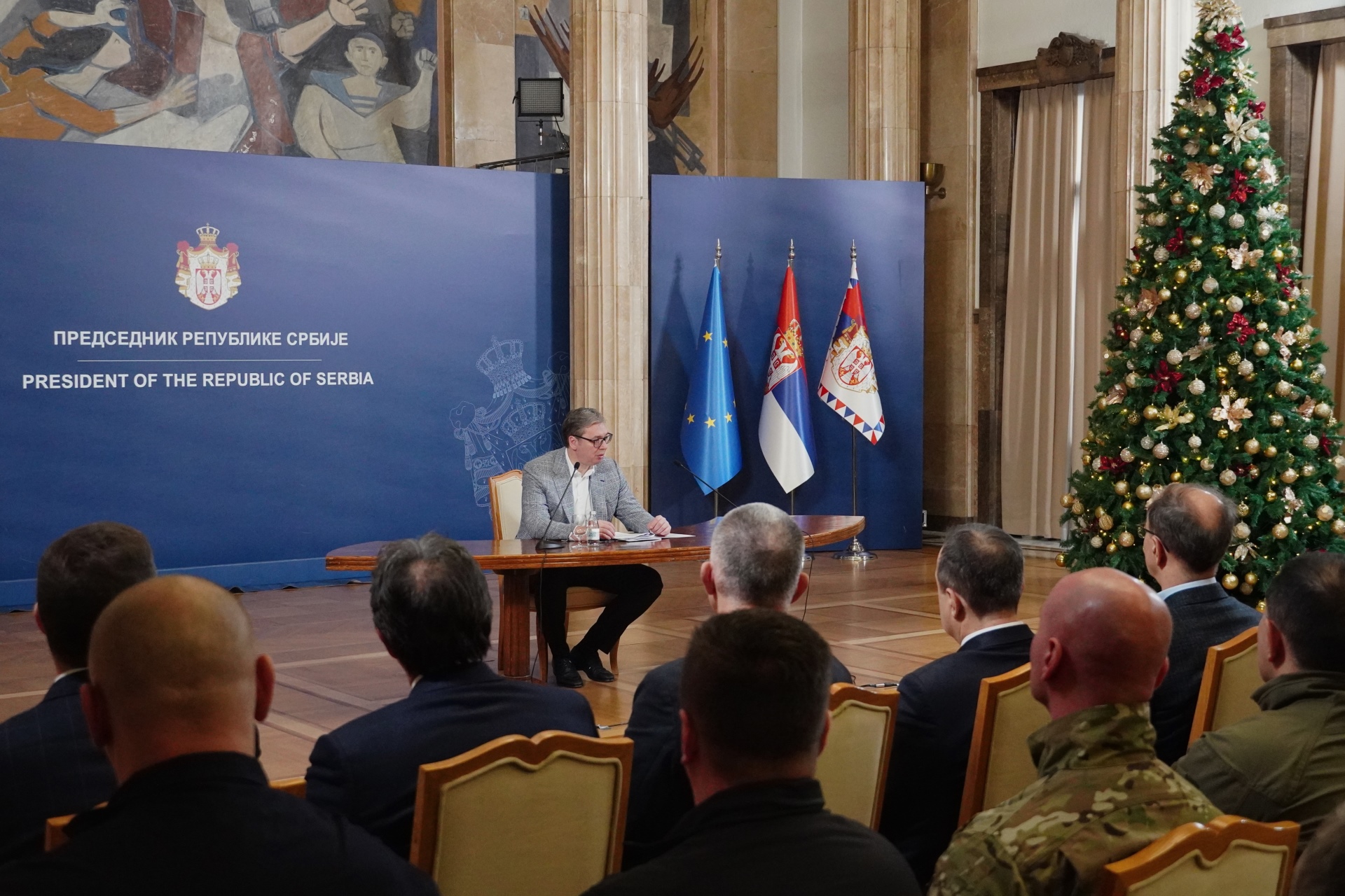 Председник Србије Александар Вучић изјавио је да су на данашњој седници Савета за националну безбедност разматране три теме на које су донети одређени закључци и истакао да је ситуација у свету сложена, да поредак Уједињених нација важи само на папиру и да доминира право силе и право јачег.