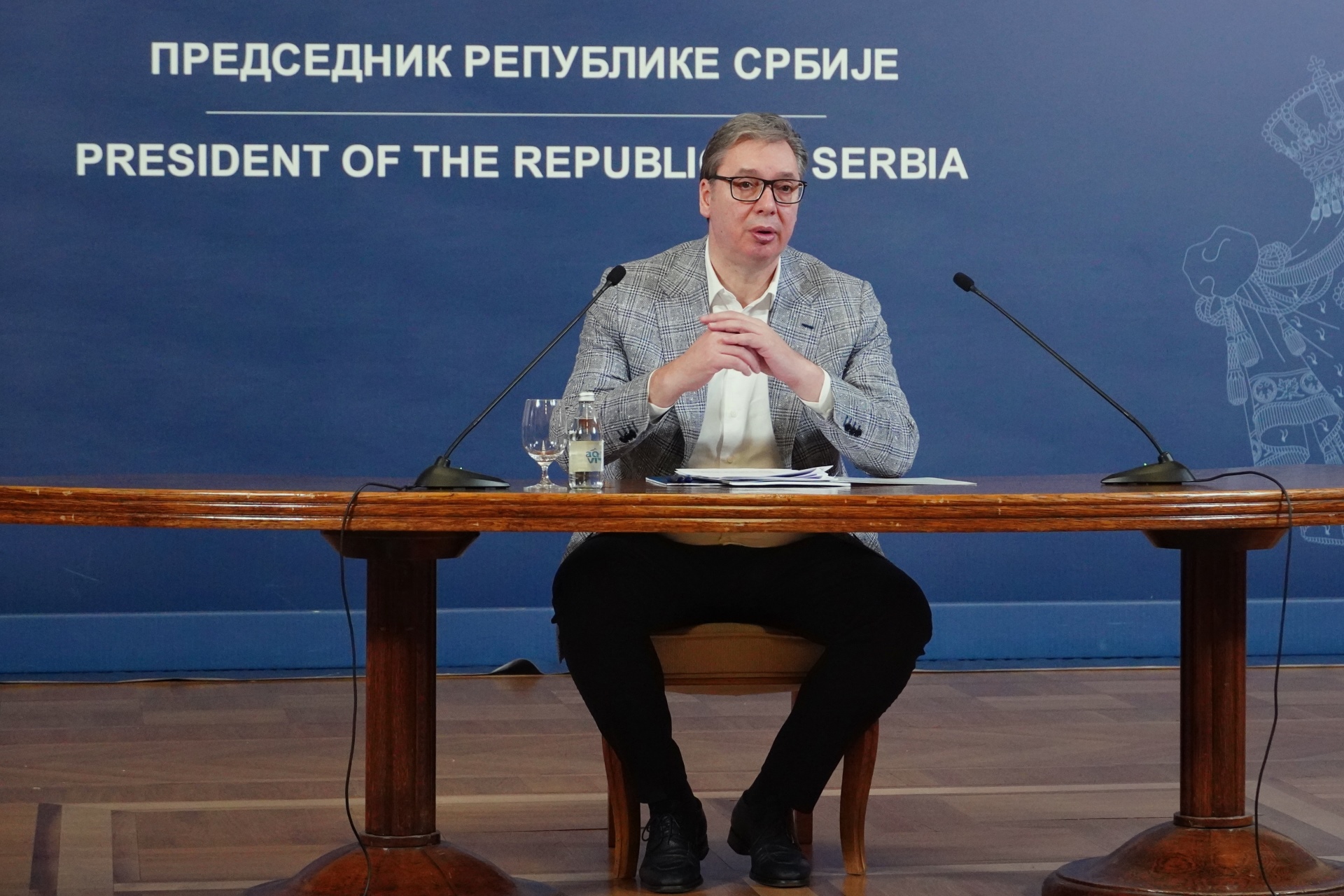 Председник Србије Александар Вучић изјавио је да су на данашњој седници Савета за националну безбедност разматране три теме на које су донети одређени закључци и истакао да је ситуација у свету сложена, да поредак Уједињених нација важи само на папиру и да доминира право силе и право јачег.