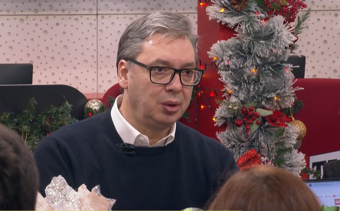 Председник Србије Александар Вучић изјавио је данас да је за Србију важно да у околностима геополитичких тензија сачува мир, одбрани стабилност и да се грађани уједине како би заједно одбранили вредности српског народа који је, како је истакао, државотворан народ.