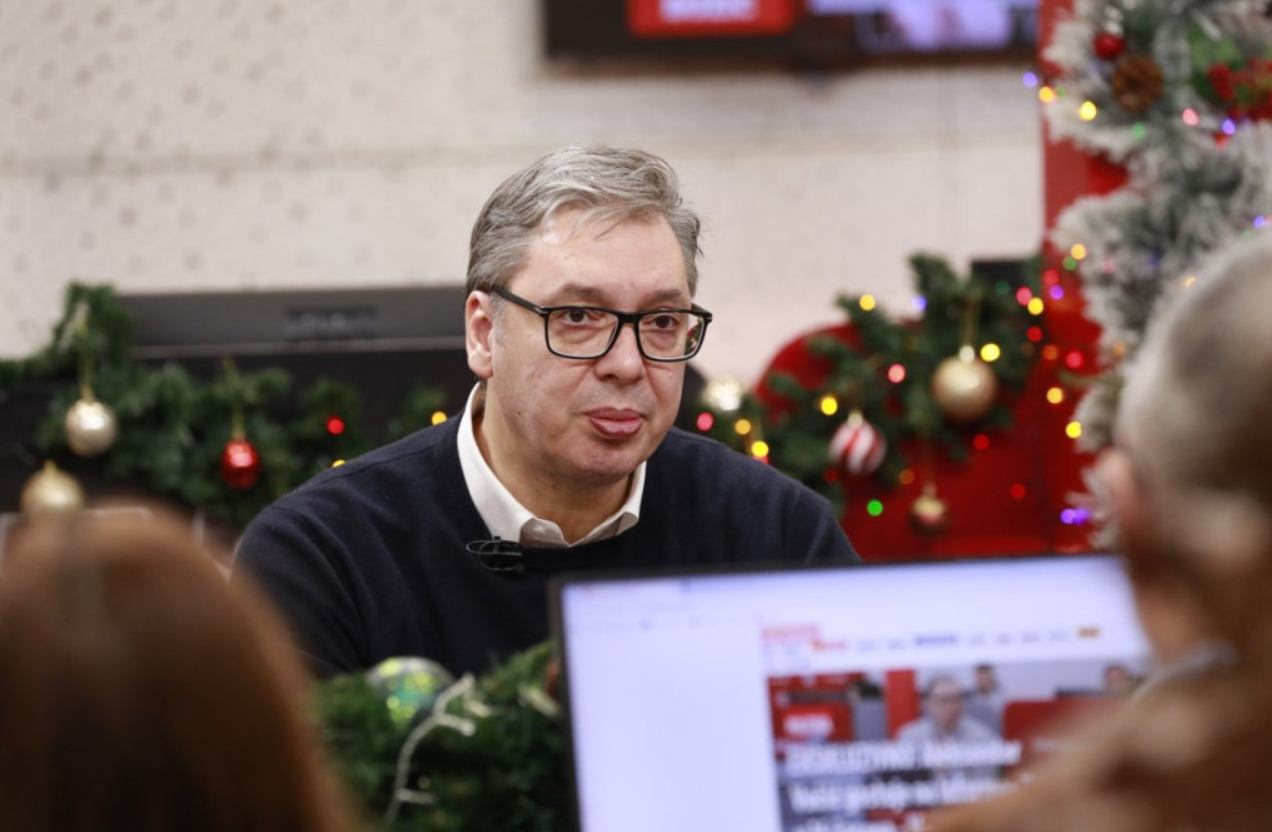 Председник Србије Александар Вучић изјавио је данас да је за Србију важно да у околностима геополитичких тензија сачува мир, одбрани стабилност и да се грађани уједине како би заједно одбранили вредности српског народа који је, како је истакао, државотворан народ.