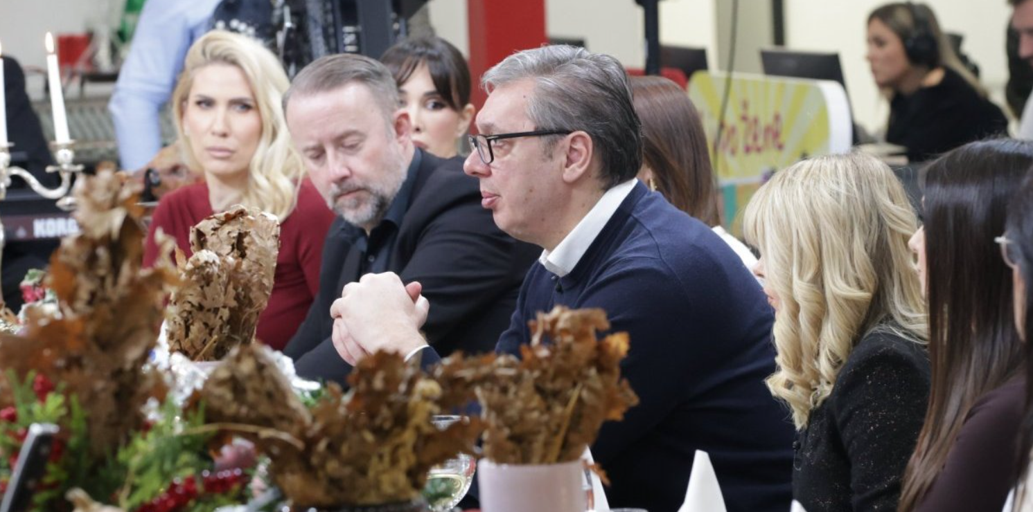 Председник Републике Србије Александар Вучић изјавио је данас да је за Србију важно да у околностима геополитичких тензија сачува мир, одбрани стабилност и да се грађани уједине како би заједно одбранили вредности српског народа који је, како је истакао, државотворан народ.