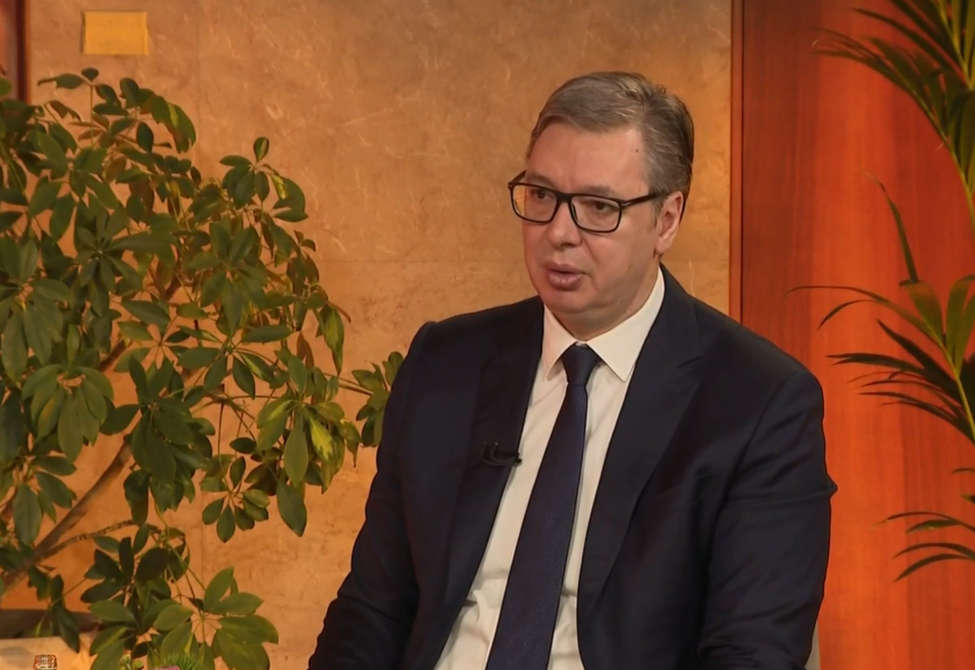 Председник Србије Александар Вучић изјавио је данас да ће на тематској седници владе бити представљени планови и програми грађанима, да ће се разговарати о приоритетима и о томе шта може да се убрза, али и да ће постављати питања на која неће бити одговорити, да би све, како је рекао, натерао да свој посао раде озбиљниј