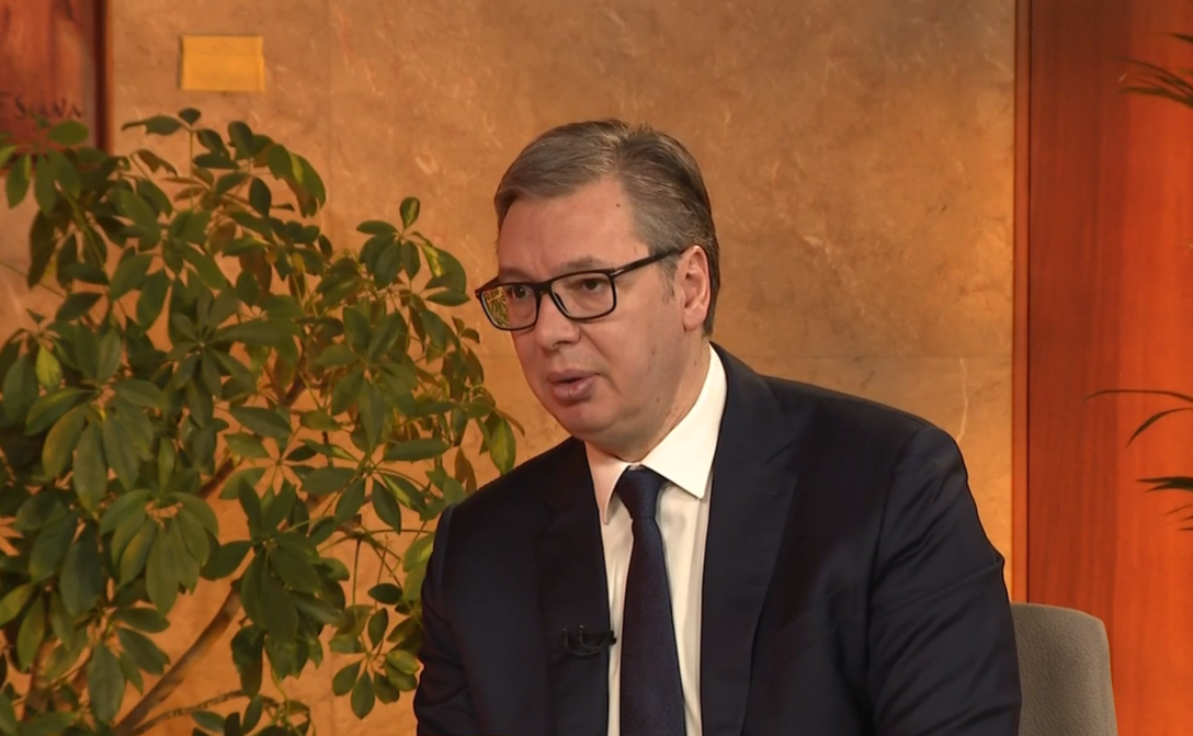 Председник Србије Александар Вучић изјавио је да ће на тематској седници Владе Србије бити представљени планови и програми грађанима, да ће се разговарати о приоритетима и о томе шта може да се убрза, али и да ће постављати питања на која неће бити одговорити, да би све, како је рекао, натерао да свој посао раде озбиљније.