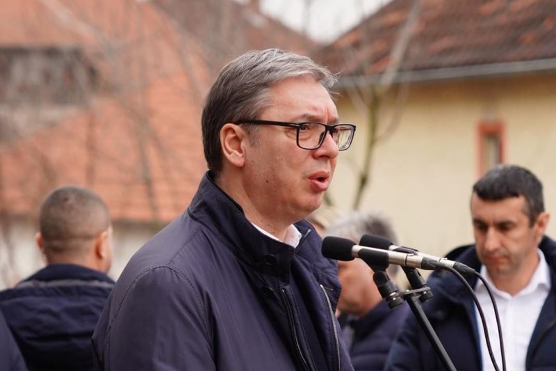 Predsednik Srbije Aleksandar Vucic deca u Velikoj Drenovi dobijaju modernu skolu