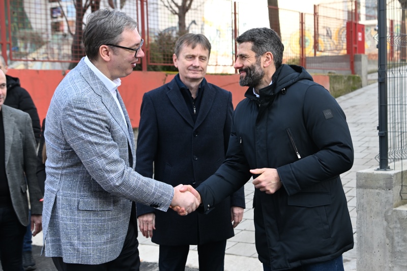 Predsednik Srbije Aleksandar Vucic vazno je da brinemo o deci i da resavamo probleme