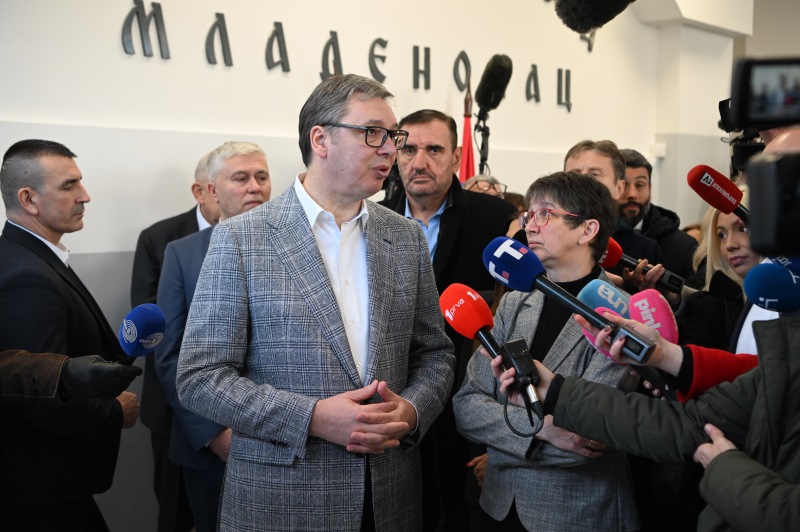 Predsednik Srbije Aleksandar Vucic vazno je da brinemo o deci i da resavamo probleme