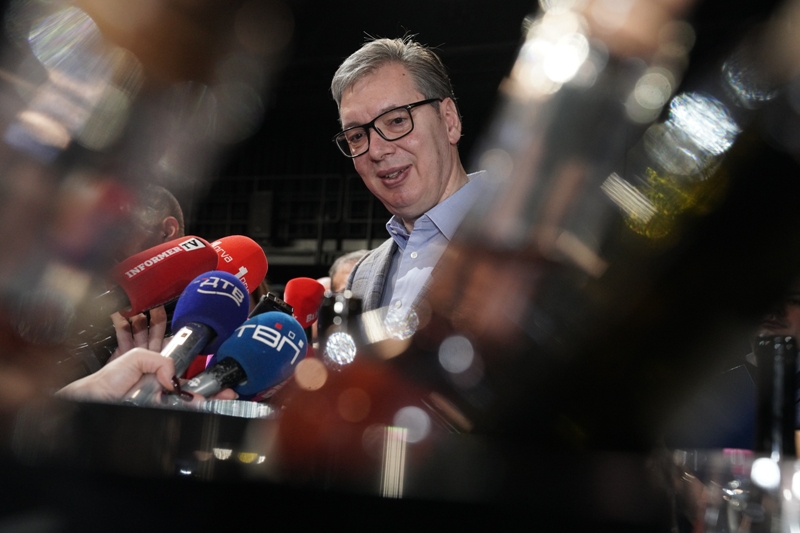 Председник Србије Александар Вучић изјавио је данас да неће бити спаса за наше винарство ако не будемо 15 до 30 милиона боца годишње извозили у Кину и поручио да ће им држава помоћи у томе.