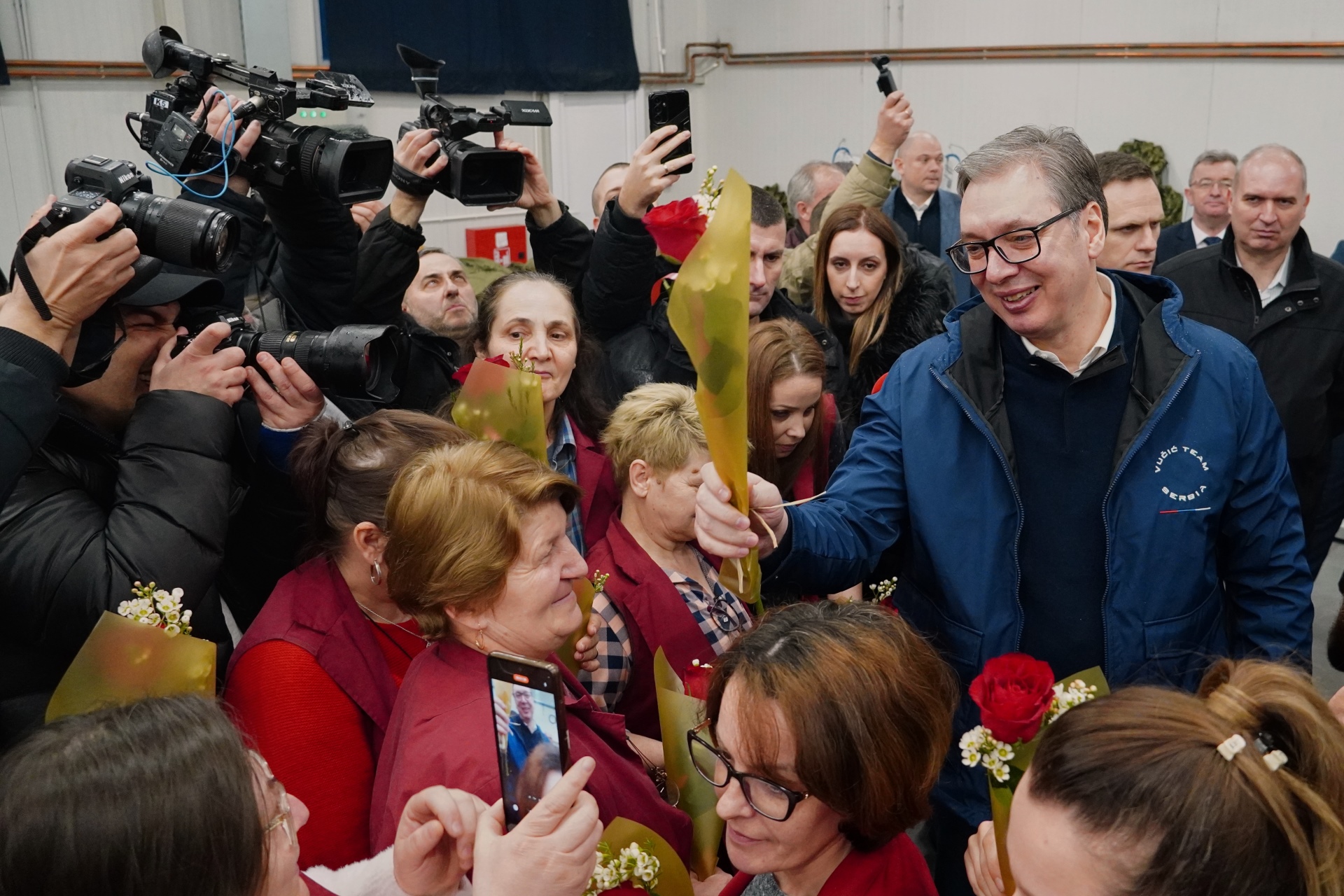 Председник Србије Александар Вучић изјавио је данас да ће у погону Јумка у Рудној Глави бити запослено више жена, као и да све запослене жене у том, али и у другим погонима те компаније могу очекивати помоћ за 8. март од 20.000 динара.