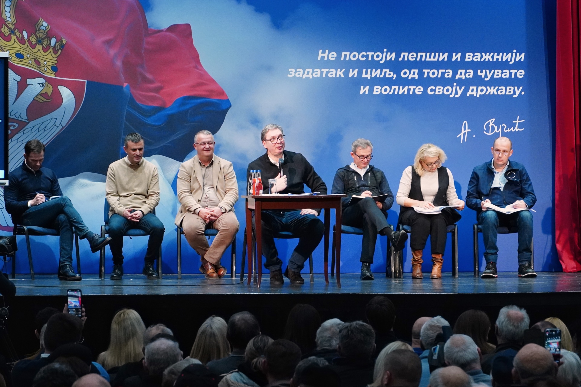 Председник Србије Александар Вучић изјавио је данас да је обезбеђен новац за наставак финансирања брзе саобраћајнице од Голупца до Брзе Паланке и додао да је за тај крај неопходно да се доведе неки погон који би могао да запосли што више људи, пре свега жене.