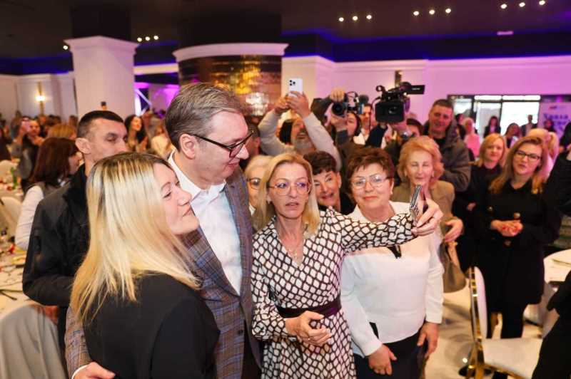 Predsednik Srbije Aleksandar Vucic drzavu nikad ne bismo sacuvali da nije bilo zena