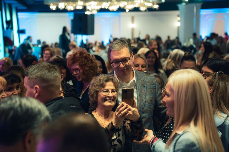 Predsednik Srbije Aleksandar Vucic drzavu nikad ne bismo sacuvali da nije bilo zena