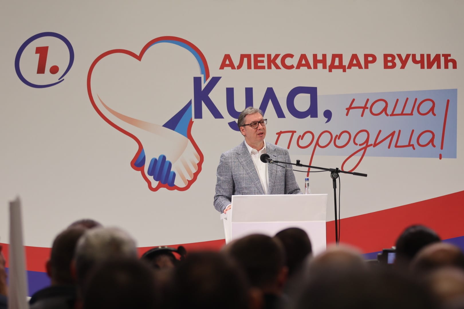 Председник Србије и члан Председништва СНС Александар Вучић поручио је данас на предизборном митингу у Кули да је смисао окупљања како би сви размислили о томе какву будућност желимо и навео да живимо у ери тектонских промена у свету које захтевају озбиљност и посвећеност, а не толеришу неодговорност.