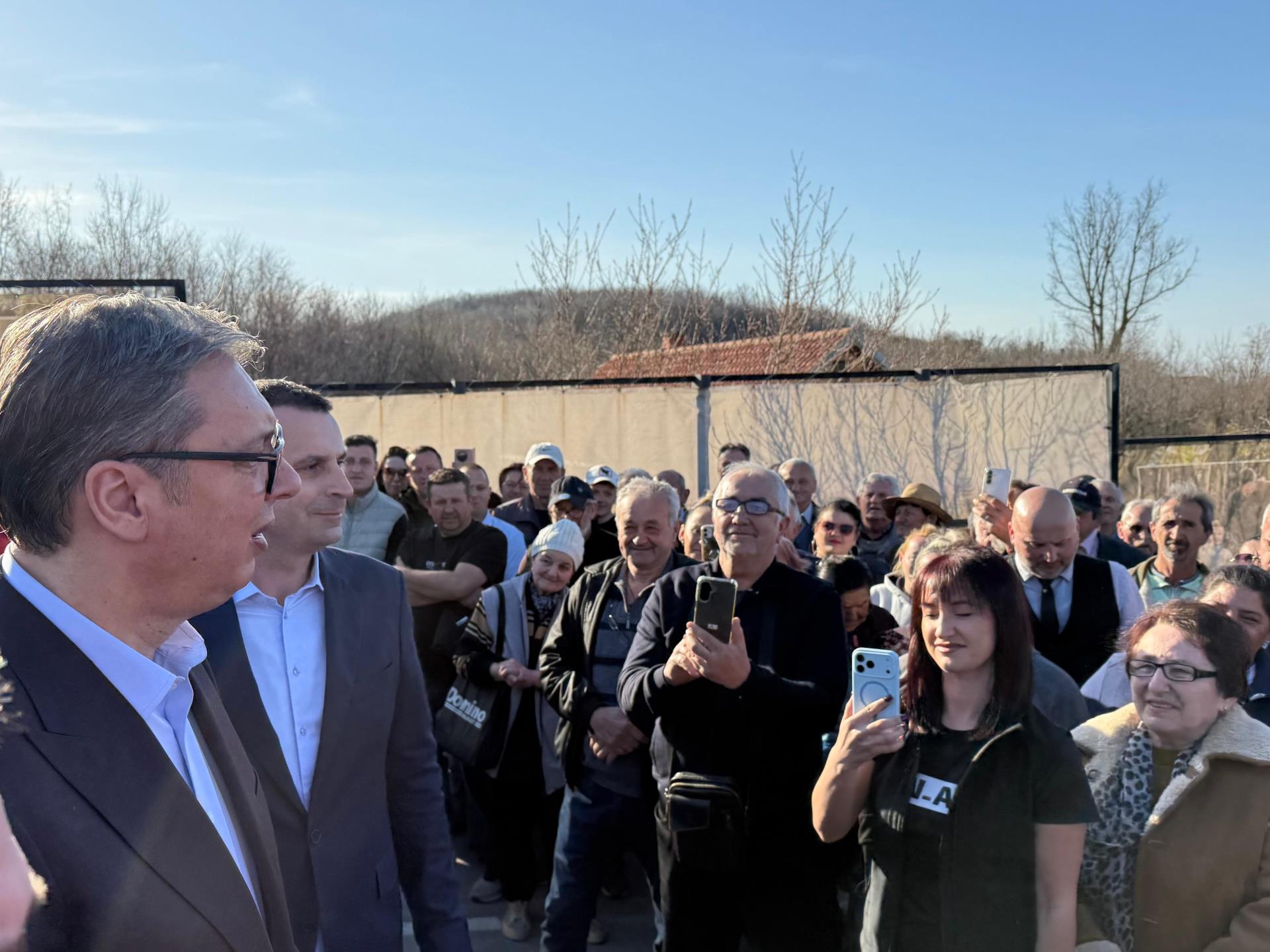 Председник Србије Александар Вучић рекао је данас током обиласка етно села "Шумадијски кутак" код Аранђеловца да ће бити изграђен пут Рогача-Раниловац-Аранђеловац, дуг 16 километара и да ће то бити веома брзо урађено.