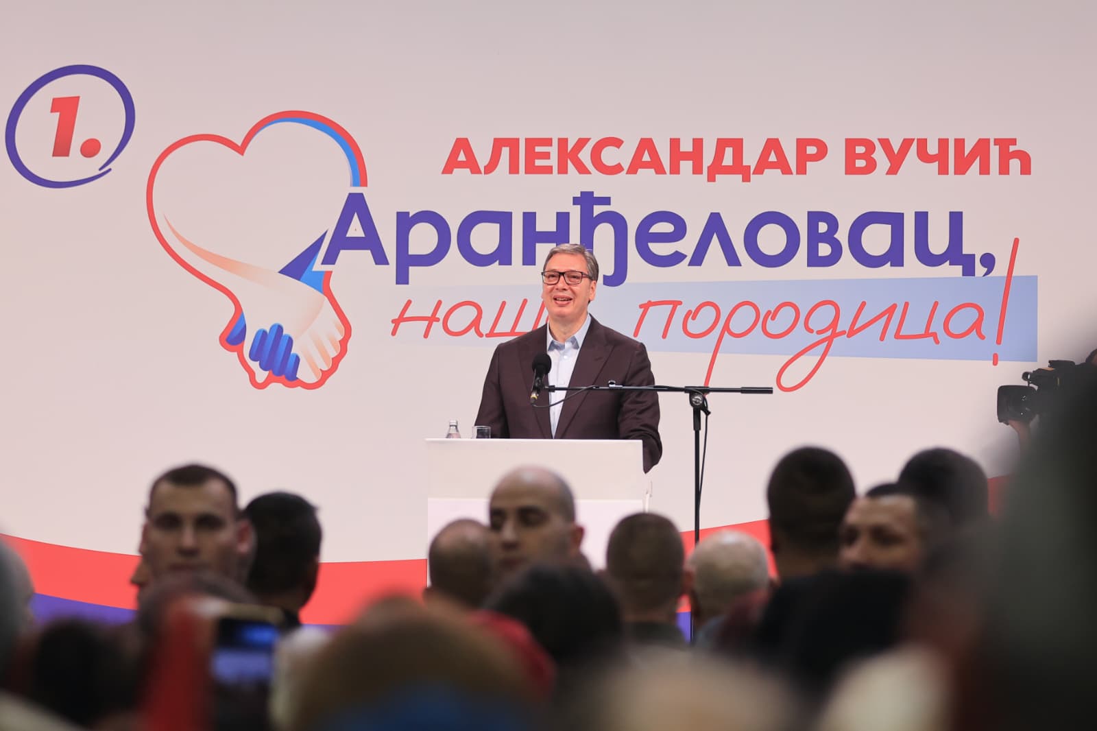 Председник Србије Александар Вучић изјавио је вечерас на предизборном митингу у Аранђеловцу да ће припремни радови за изградњу ауто-пута и брзе саобраћајнице Вожд Карађорђе почети у мају и додао да ће за тај град и Шумадију бити урађено још много добрих ствари, али да је за то неопходно да се сачувају мир и стабилност у земљи.