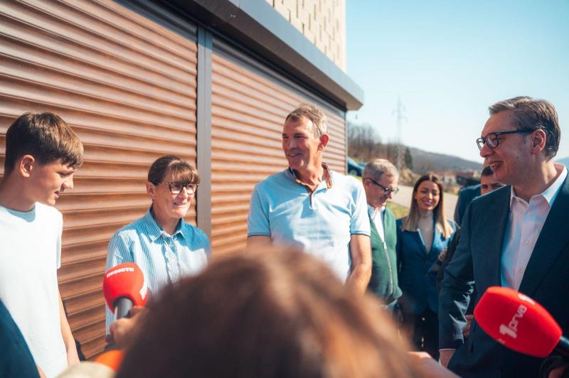 Predsednik Srbije Aleksandar gradice se brza saobracajnica od Pozege do Uzica