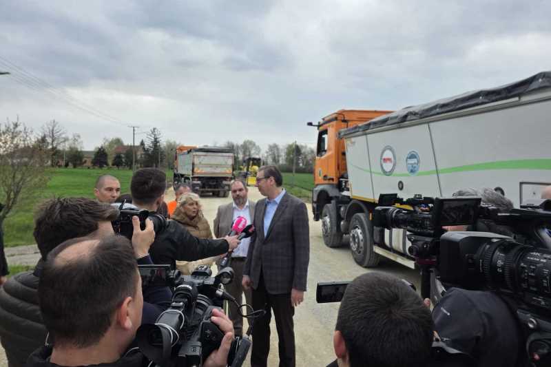 Predsednik Srbije Aleksandar Vucic blokaderi napali aktiviste koji su samo stitili bilborde