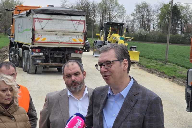 Predsednik Srbije Aleksandar Vucic blokaderi napali aktiviste koji su samo stitili bilborde