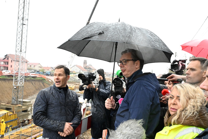 Председник Србије Александар Вучић изјавио је данас да је готова брза пруга до Будимпеште и да је наш воз Соко већ на тест вожњама на територији Мађарске.