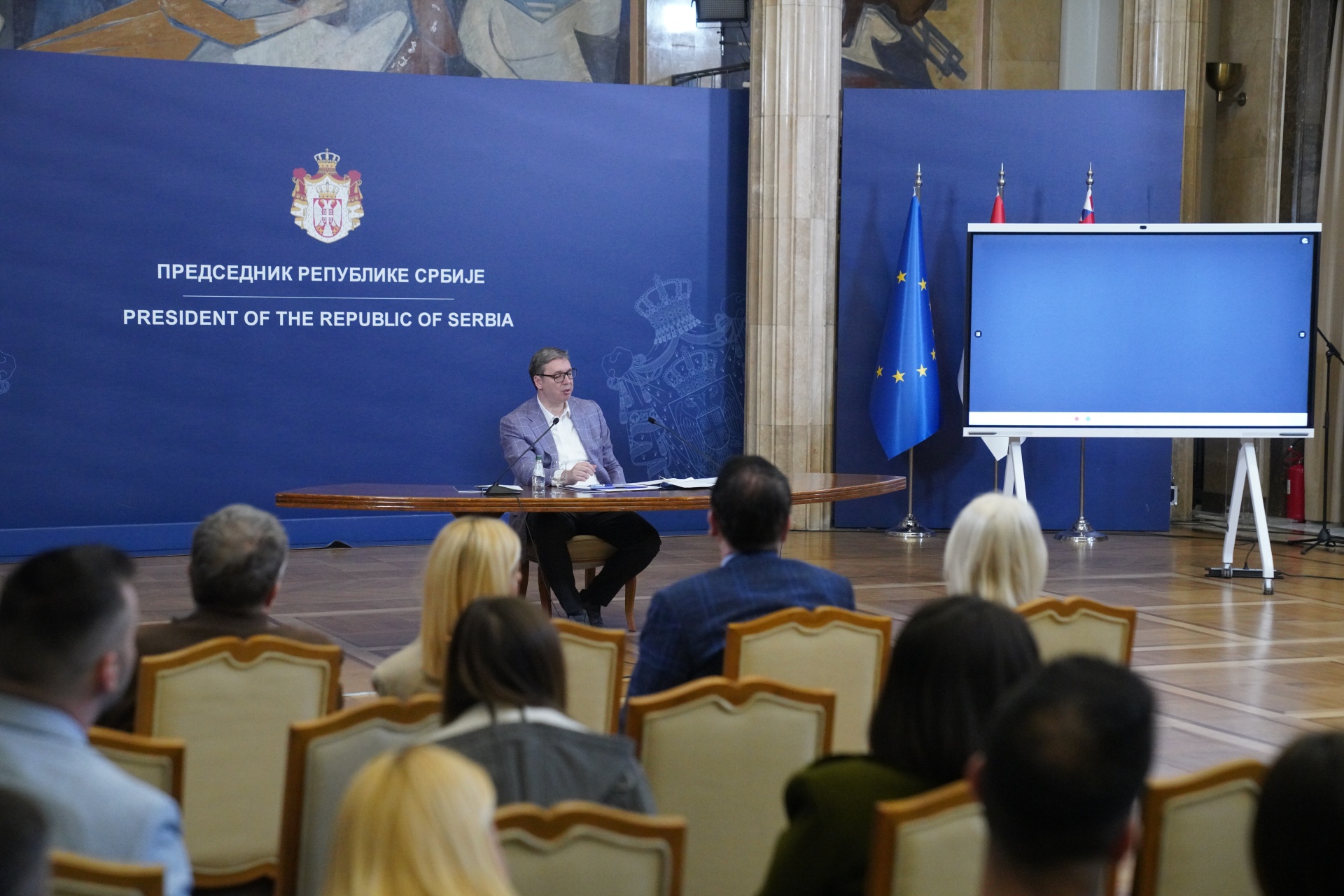 Председник Србије Александар Вучић изјавио је данас да је од трагедије у Новом Саду 1. новембра 2024. до сада упутио јавно 154 позива на разговор политичким противницима и онима који другачије мисле и истакао да се највећи део њих није одазвао, иако позив на разговор и дијалог није хир већ суштина демократије.