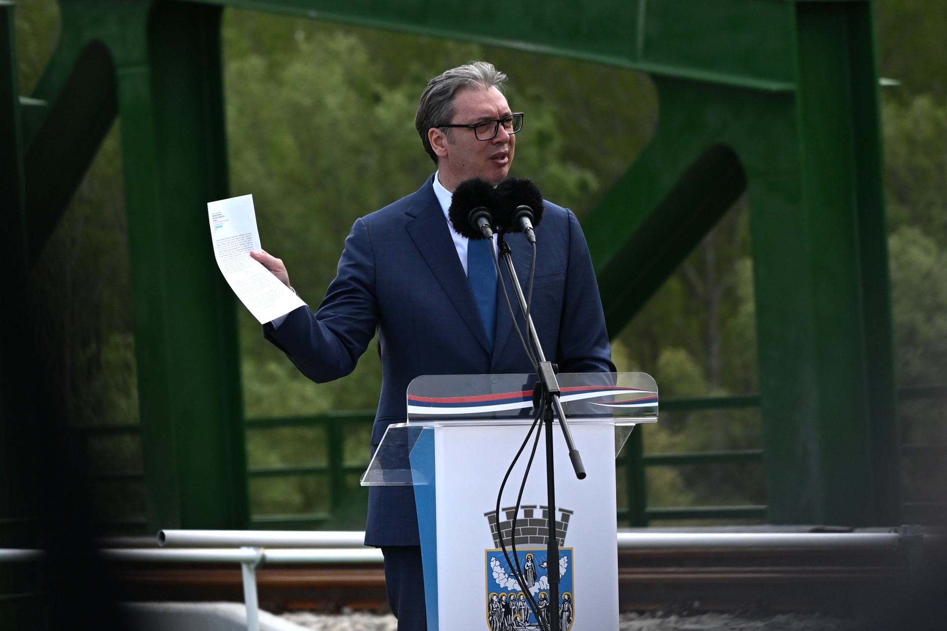 Председник Србије Александар Вучић изјавио је данас на отварању новог железничког моста на реци Тамиш код Томашевца, да су на том захтевном пројекту први пут после много година самостално радиле домаће фирме и навео да је вредност пројекта 12,5 милиона евра.