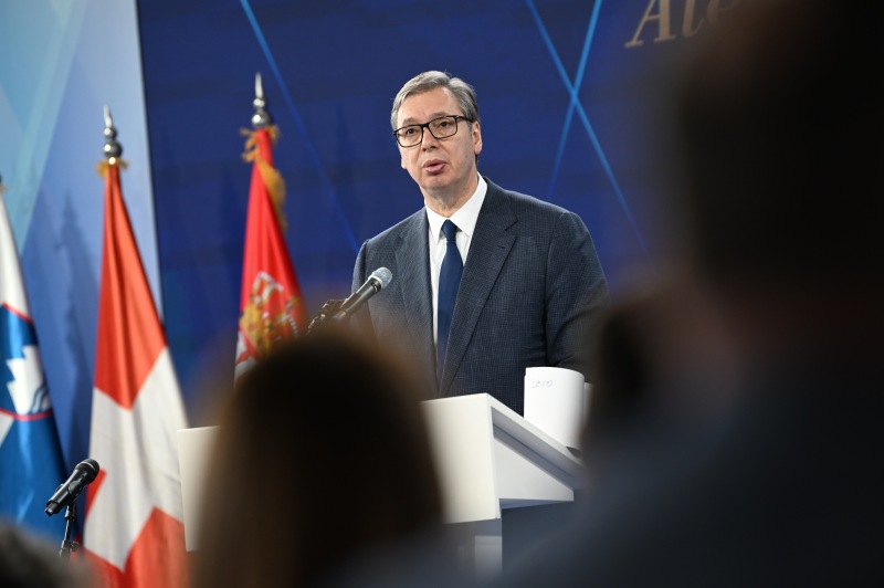 Predsednik Srbije Aleksandar Vucic postavljamo temelje za podizanje dobre kuce