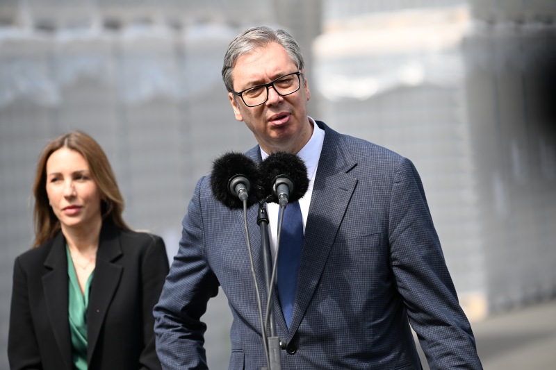 Predsednik Srbije Aleksandar Vucic postavljamo temelje za podizanje dobre kuce