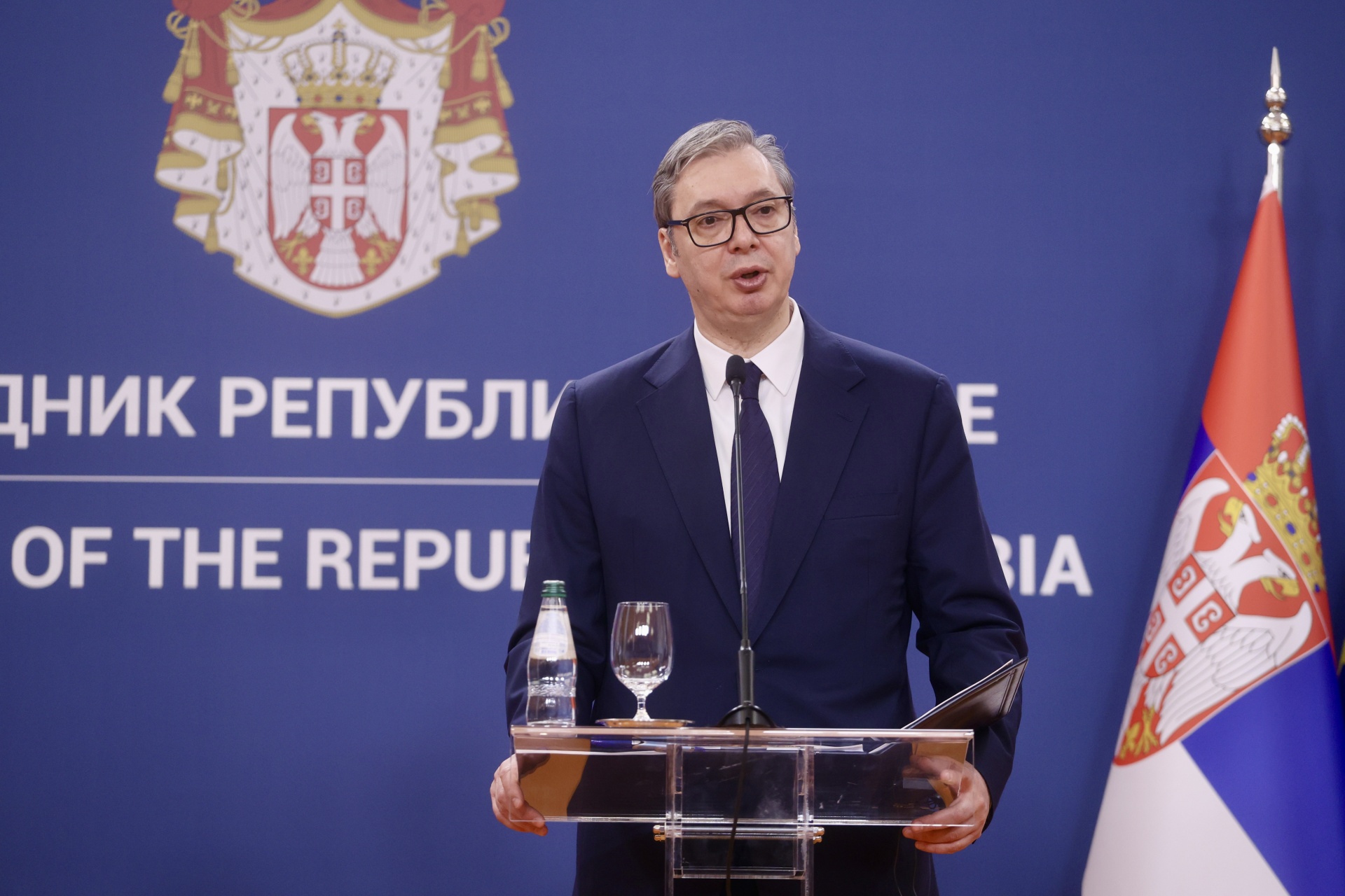 Председник Србије Александар Вучић изјавио је после састанка са председником Швајцарске Конфедерације да су разговарали о важним политичким и економским питањима и стратешким плановима, да је Швајцарска један од највећих инвеститора у нашој земљи на нивоу од три милијарде евра, као и да могу да очекују њихове нове инвестиције.