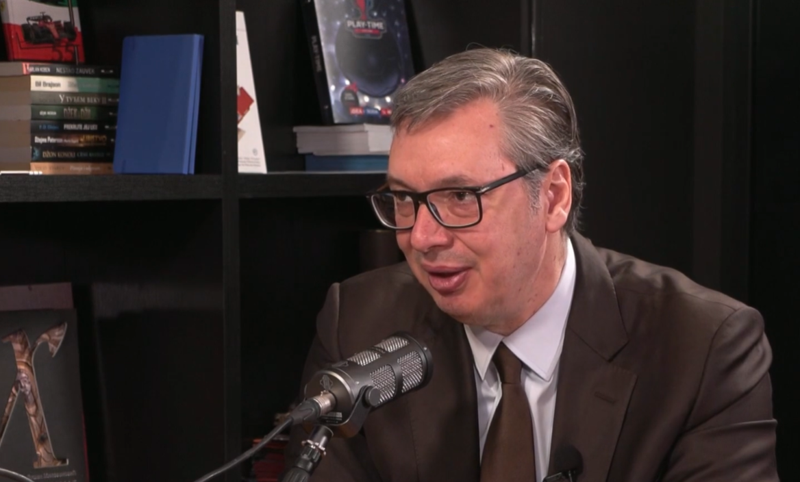 Председник Србије Александар Вучић дао је ексклузивни интервју за "Блиц" и "Блицк", најутицајнији швајцарски медиј у емисији "Блиц пита" на Блиц ТВ, а поводом дводневне посете Београду швајцарског председника Гија Пармелана.