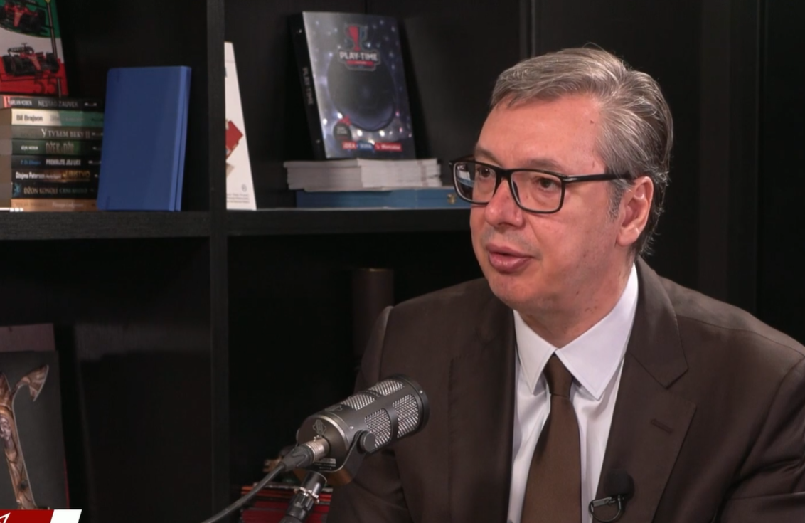 Председник Србије Александар Вучић дао је ексклузивни интервју за "Блиц" и "Блицк", најутицајнији швајцарски медиј у емисији "Блиц пита" на Блиц ТВ, а поводом дводневне посете Београду швајцарског председника Гија Пармелана.
