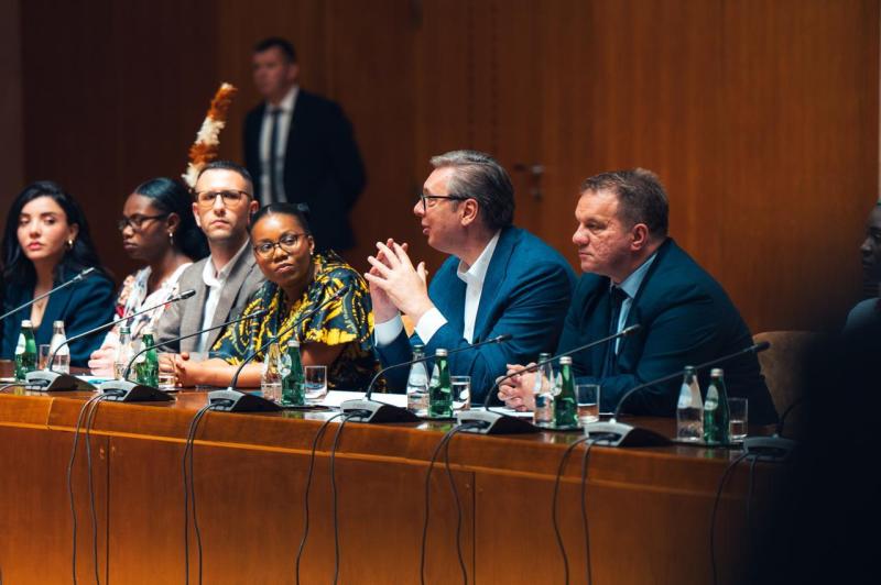 Predsednik Srbije Aleksandar Vucic studenti iz Afrike su most prijateljstva