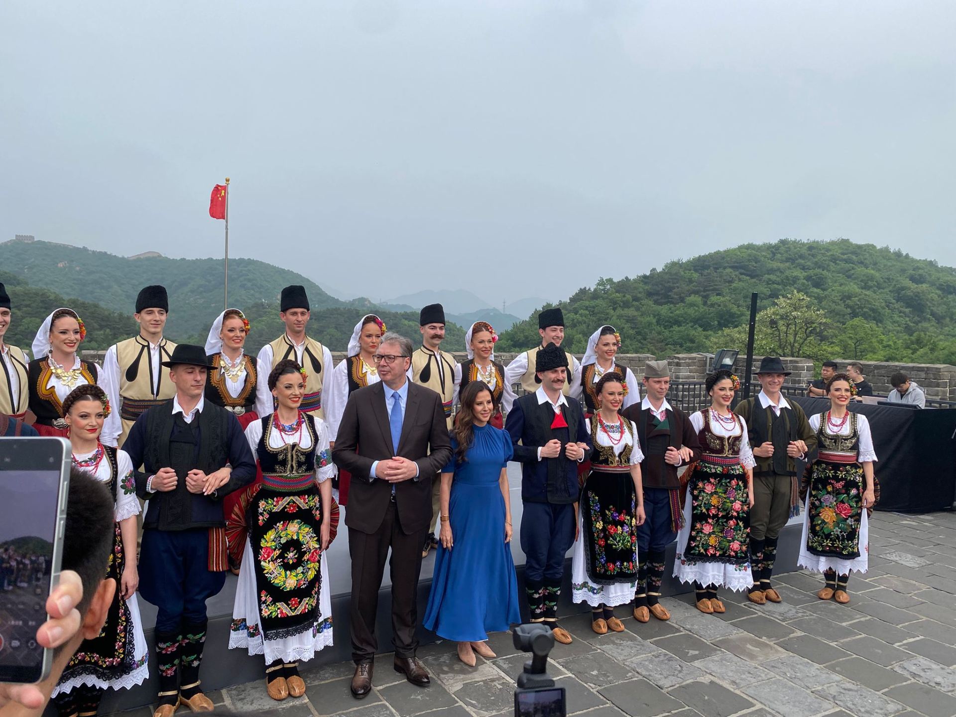 Председник Србије Александар Вучић изјавио је данас да је за нас посета Кини од велике важности и да се нада да ће бити потписано више од 30 споразума и договора.