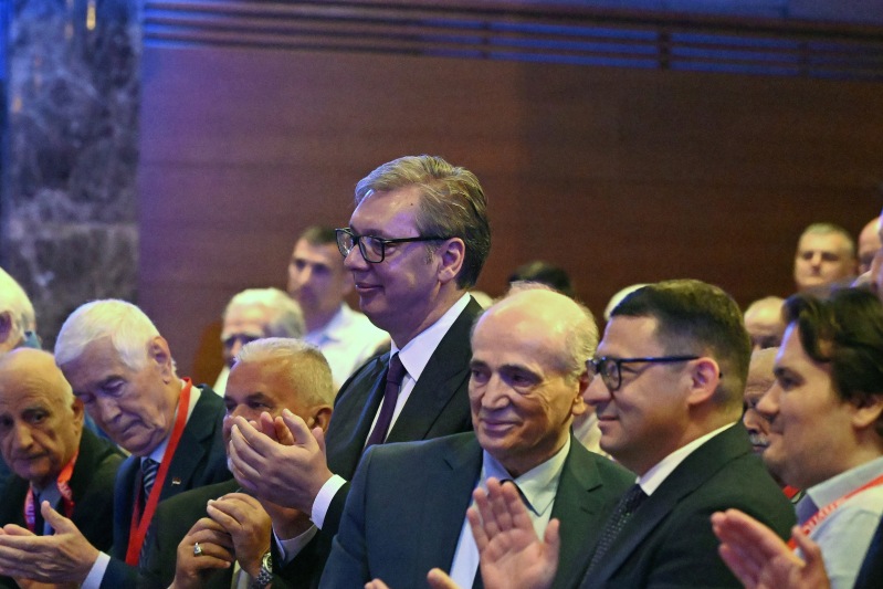 Predsednik Srbije Aleksandar Vucic nastavicemo da cinimo nase gradjane zadovoljnijima