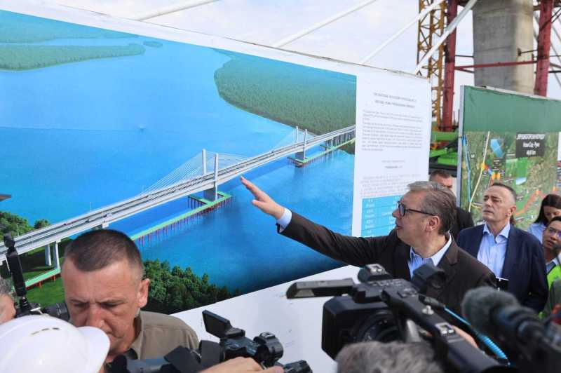 Predsednik Srbije Aleksandar Vucic most preko Dunava kod Novog Sada je ogroman korak napred