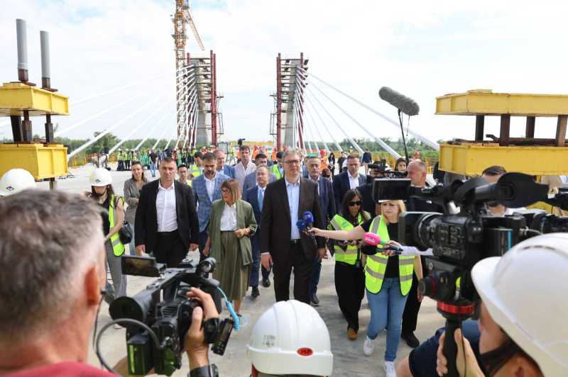Predsednik Srbije Aleksandar Vucic most preko Dunava kod Novog Sada je ogroman korak napred