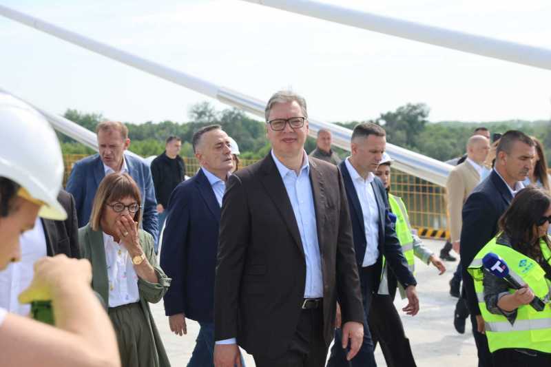Predsednik Srbije Aleksandar Vucic most preko Dunava kod Novog Sada je ogroman korak napred