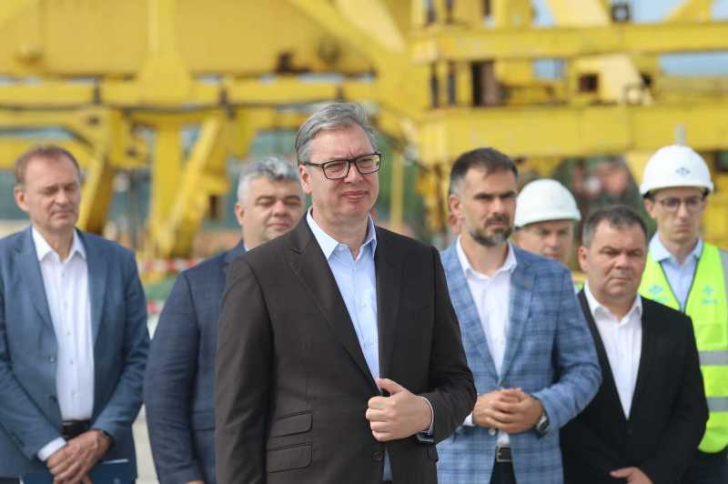 Predsednik Srbije Aleksandar Vucic most preko Dunava kod Novog Sada je ogroman korak napred