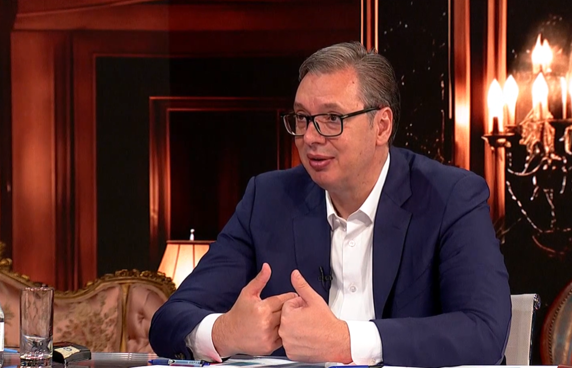 Председник Србије Александар Вучић изјавио је данас, поводом саопштења ВЈТ о звучном топу и италијанског тужилаштва да нема доказа за тзв. "Сарајево сафари", да му је драго због српског народа што је пала прича оних који су желели да сруше Србију.