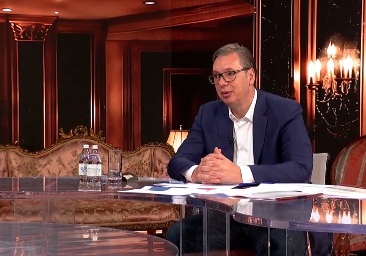 Председник Србије Александар Вучић изјавио је данас, поводом саопштења ВЈТ о звучном топу и италијанског тужилаштва да нема доказа за тзв. "Сарајево сафари", да му је драго због српског народа што је пала прича оних који су желели да сруше Србију.