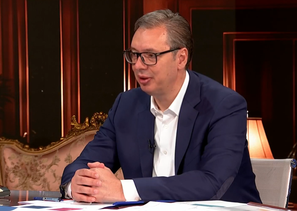 Председник Србије Александар Вучић изјавио је данас, поводом саопштења ВЈТ о звучном топу и италијанског тужилаштва да нема доказа за тзв. "Сарајево сафари", да му је драго због српског народа што је пала прича оних који су желели да сруше Србију.