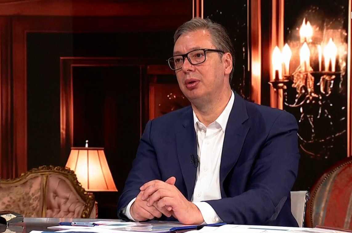 Председник Србије Александар Вучић изјавио је данас, поводом саопштења ВЈТ о звучном топу и италијанског тужилаштва да нема доказа за тзв. "Сарајево сафари", да му је драго због српског народа што је пала прича оних који су желели да сруше Србију.