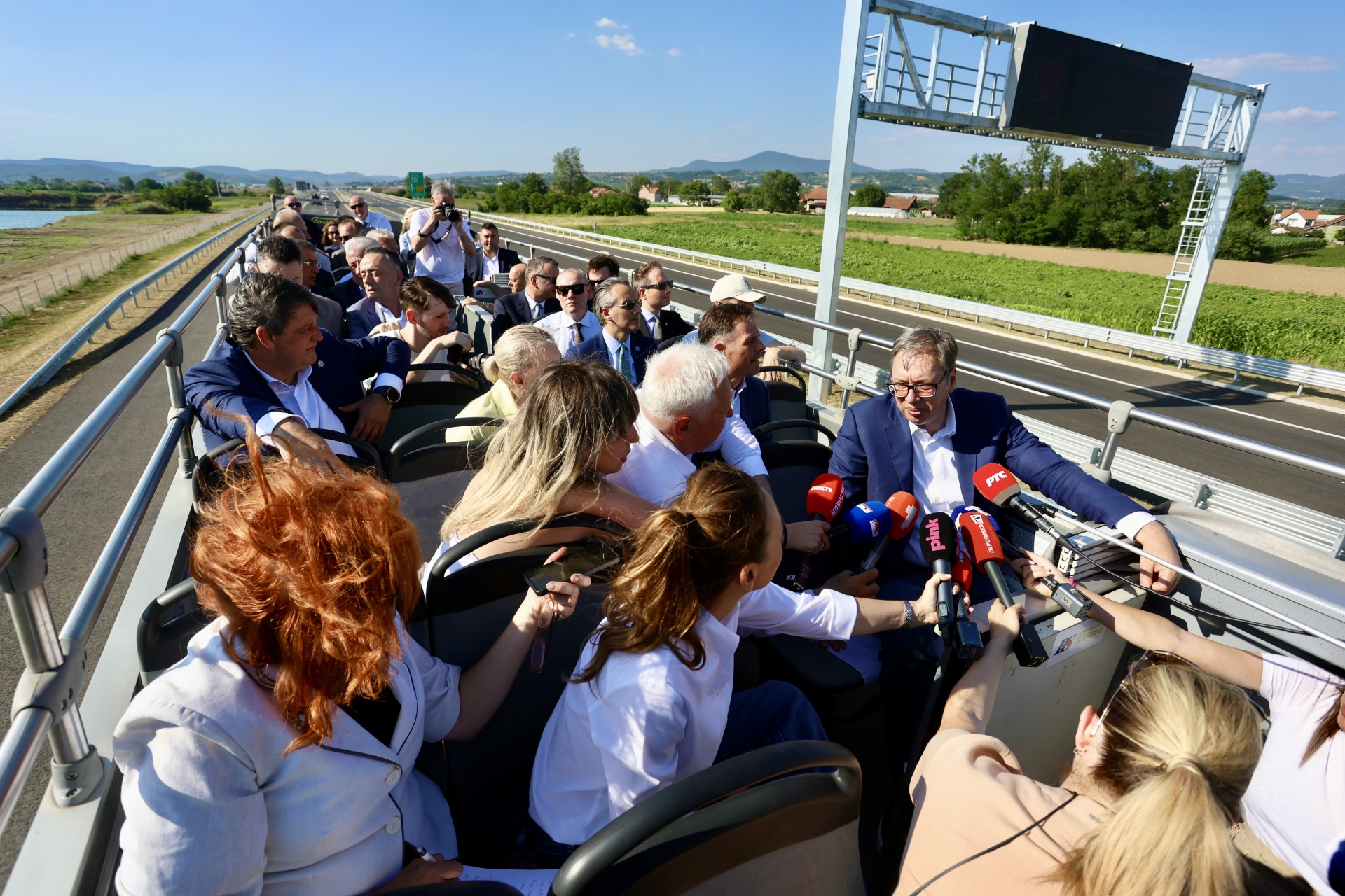 Predsednik Srbije Aleksandar Vucic Nastavljamo da postizemo velike rezultate