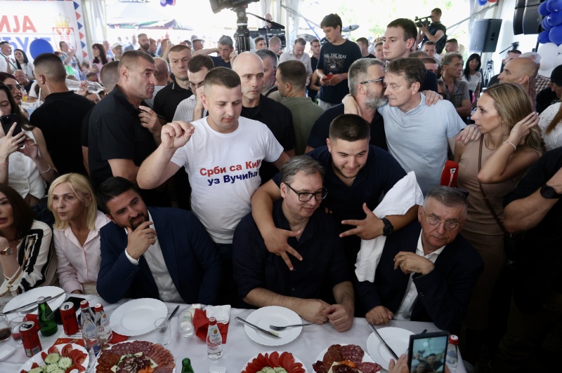 Predsednik Srbije Aleksandar Vucic Sutra krecemo u izgradnju puta ujedinjenja