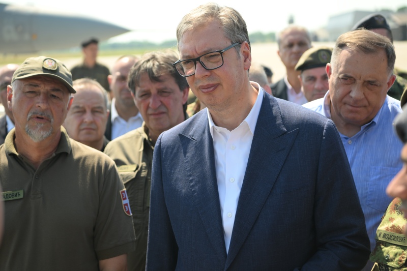 Predsednik Srbije Aleksandar Vucic Vojska Srbije ce nastaviti da jaca