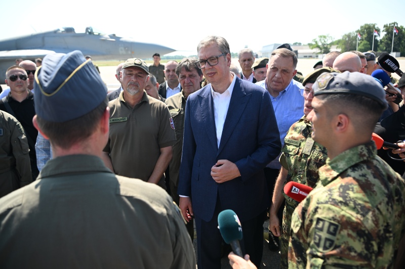 Predsednik Srbije Aleksandar Vucic Vojska Srbije ce nastaviti da jaca