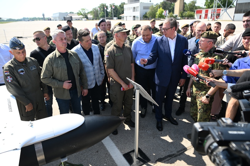 Predsednik Srbije Aleksandar Vucic Vojska Srbije ce nastaviti da jaca