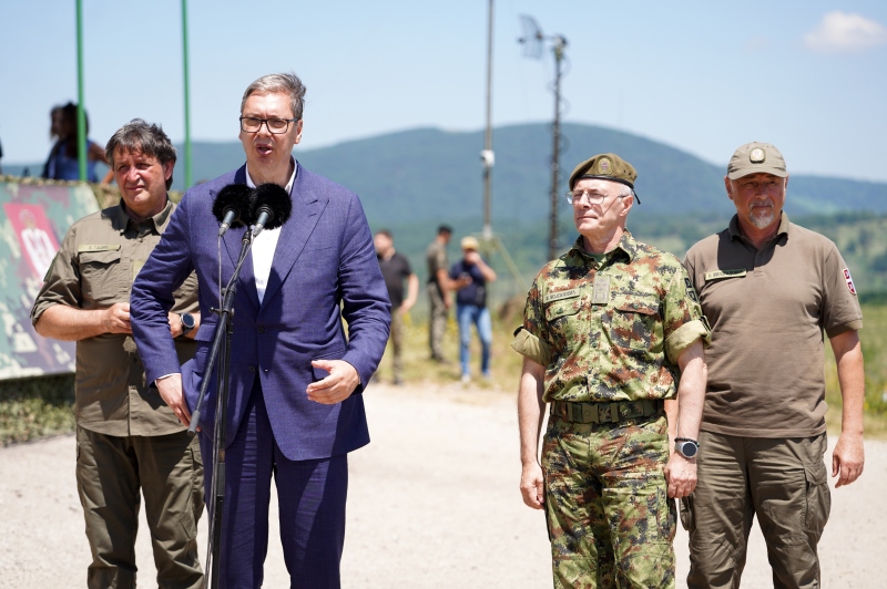 Predsednik Srbije Aleksandar Vucic Sami cuvamo svoje nebo i zemlju