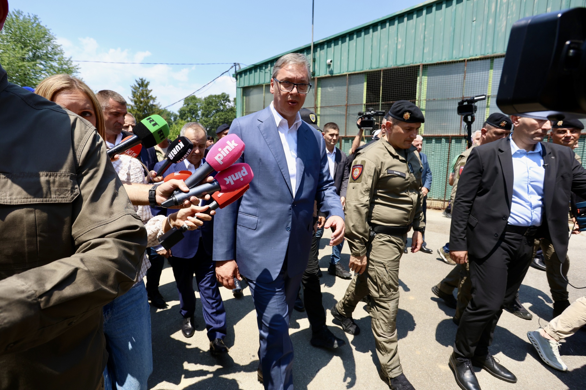 Председник Србије Александар Вучић изјавио је данас у Липовици, где се одржава показна вежба Жандармерије, да је та специјална јединица веома важна не само за полицију, већ и одбрану целе земље и истакао је да је важно да увек има високу попуњеност.